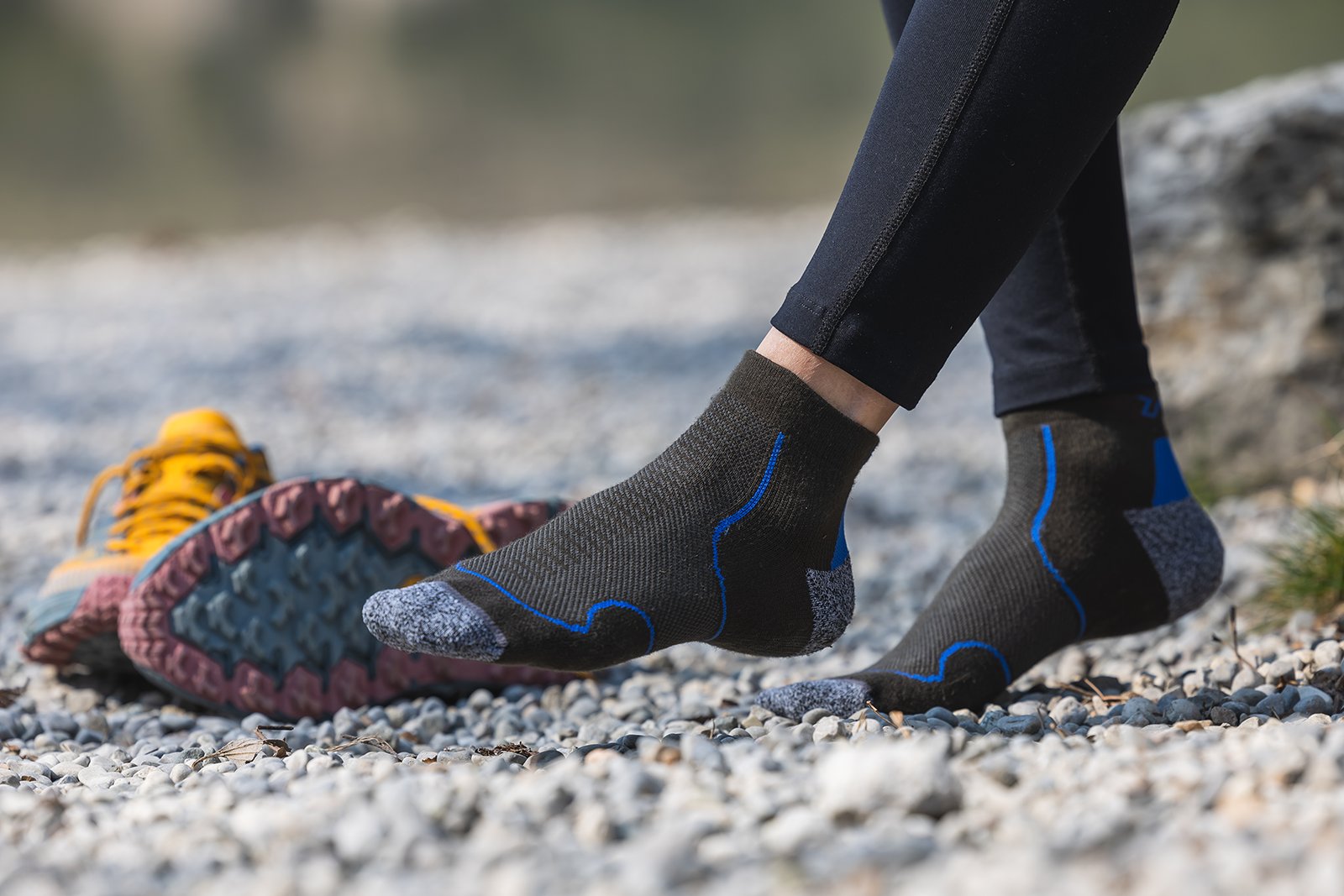 Hiking socks and their specifics: How do they differ from regular